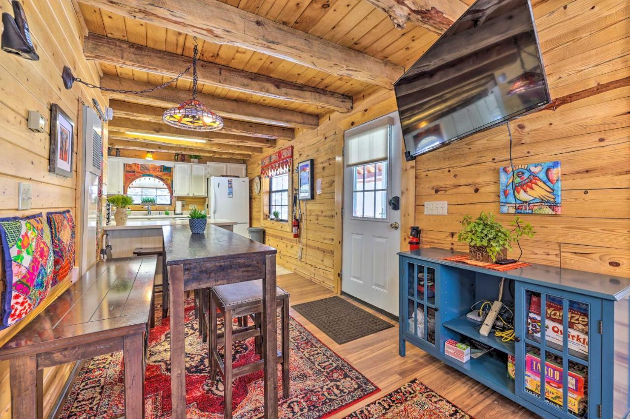 Rustic Duck Creek Village Cabin With Fire Pit! Luaran gambar