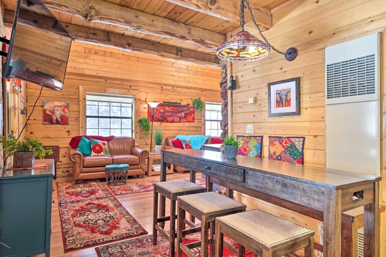Rustic Duck Creek Village Cabin With Fire Pit! Luaran gambar