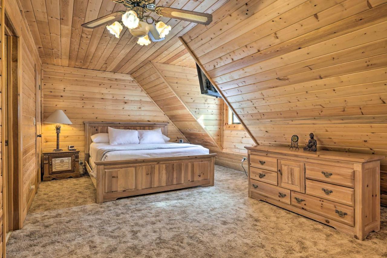 Rustic Duck Creek Village Cabin With Fire Pit! Luaran gambar